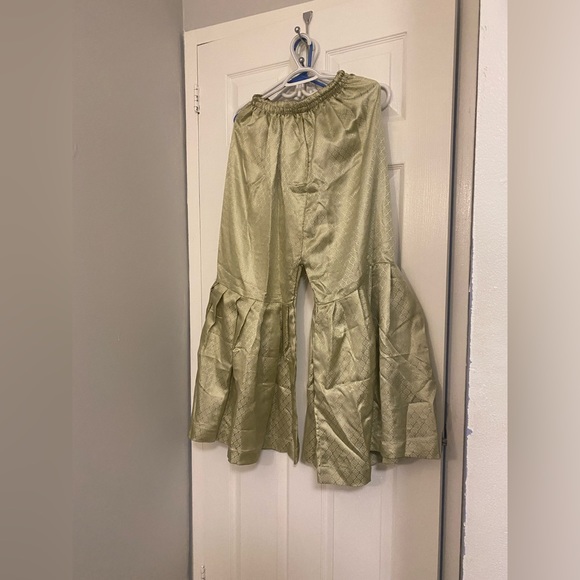 Light green embroidered Pakistani style gharara shalwar kameez - Picture 5 of 7